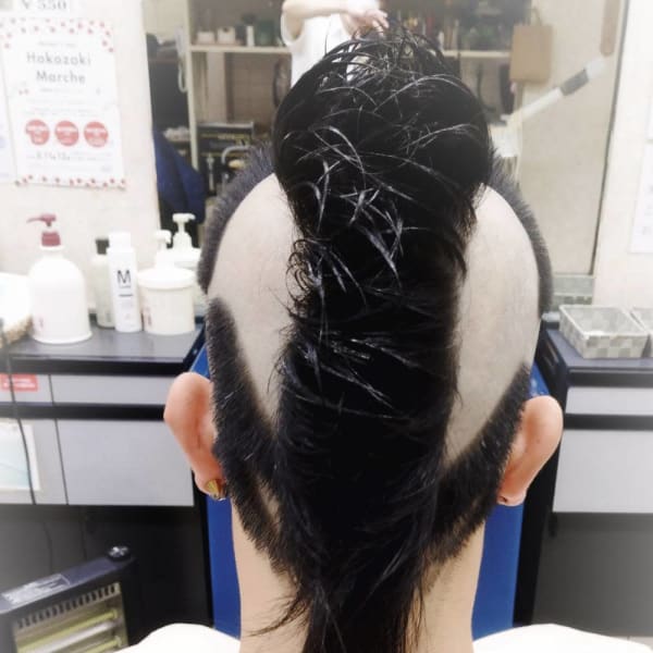 トカゲヘアー レザーアート イグアナ 爬虫類の続きね|ヘアサロンハラダ