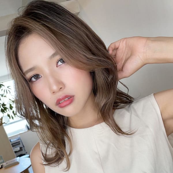 ★くびレイヤーエモージュオリーブベージュレイヤーカットミディ