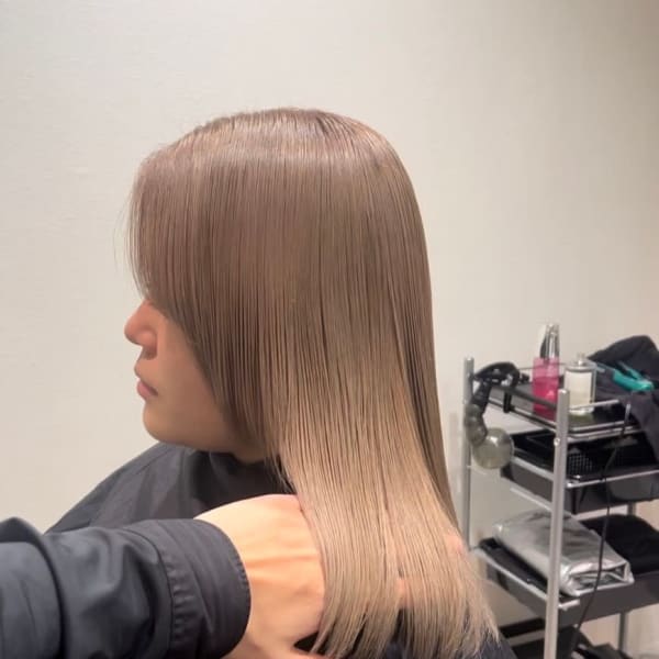 ハイトーンカラー髪質改善レイヤーカットヘルシースタイル