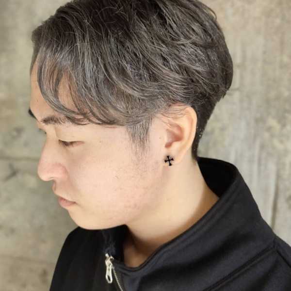 グレージュ ツーブロック センターパート メンズショート