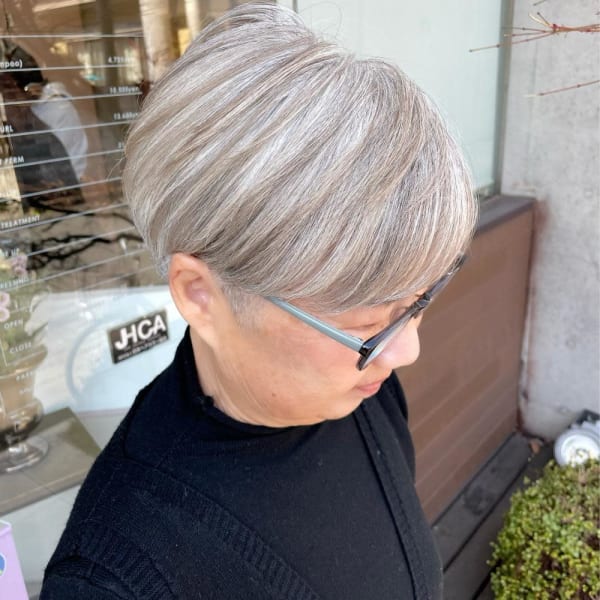 白髪を活かすおしゃれローライト