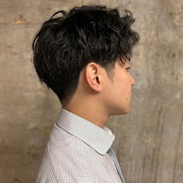 20代30代　ツーブロック　黒髪　アップバング　メンズパーマ