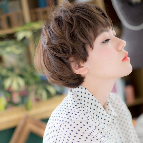 インナーカラーくせ毛風小顔束感ショート　フレンチカジュアル