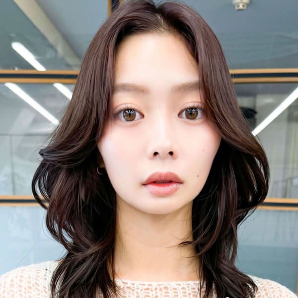 外ハネ韓国ヘアミディアムレイヤー小顔ウルフカット20代30代