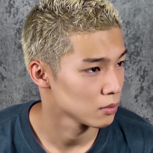 本田圭佑風金髪ショートモヒカン