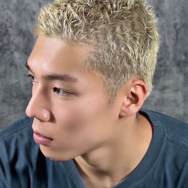 本田圭佑風金髪ショートモヒカン