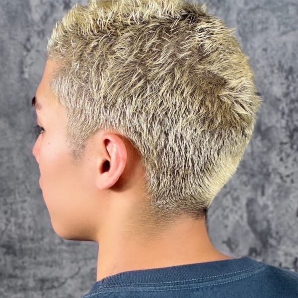 本田圭佑風金髪ショートモヒカン