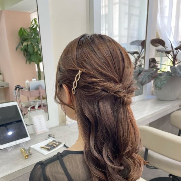 【お呼ばれヘア】艶感ハーフアップ♩