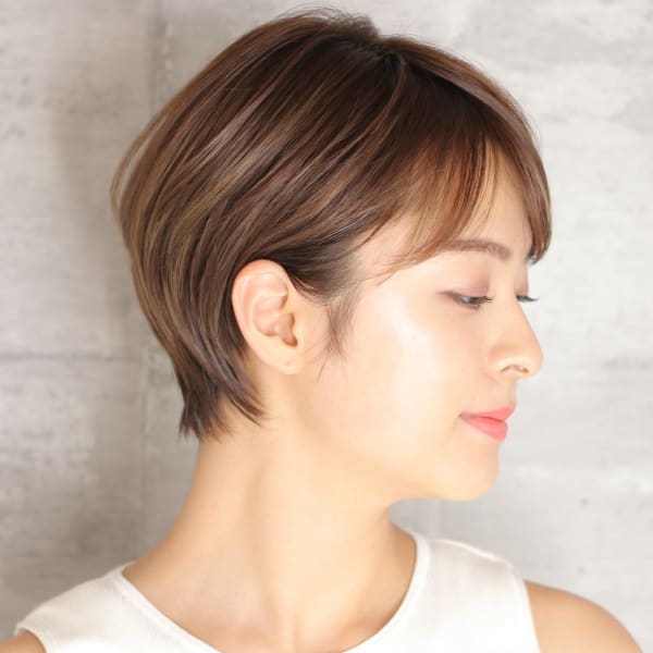 40代デザインカラーオリーブベージュ小顔レイヤーショート
