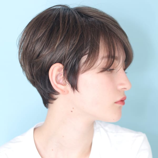 40代デザインカラーオリーブベージュ小顔レイヤーショート