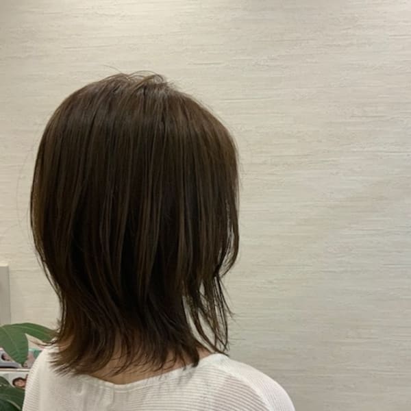 ブラウンベージュ×ミディアムレイヤー|LOHAS Hair ANGIE
