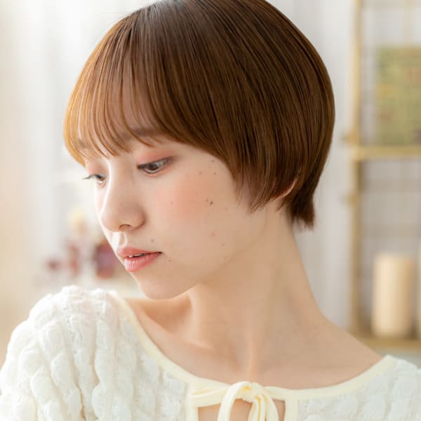 ヘルシースタイル前下がりミニマムショート ベージュピンク