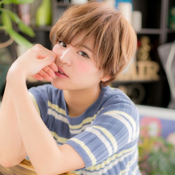 大人かわいい暖色系カラーマッシュショート ハイトーンカラー