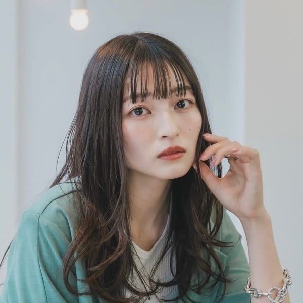うるつや透明感アッシュグレージュ小顔シースルーバング