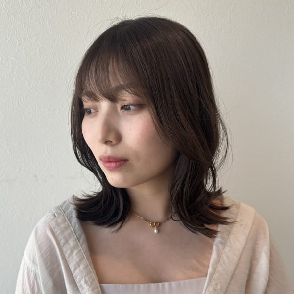 ミディアムレイヤー/ミディアム/外ハネ/20代30代40代|SARA Beauty Sight 古賀店