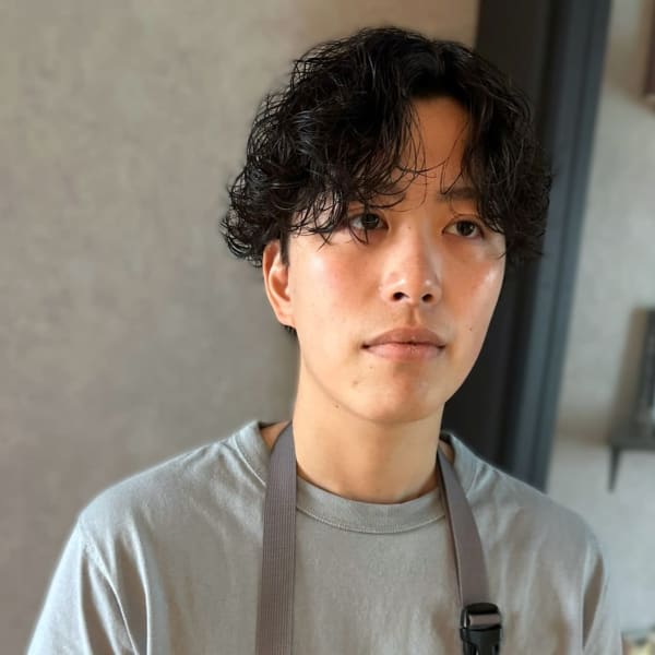 スパイラルパーマ センターパート メンズパーマ メンズカット