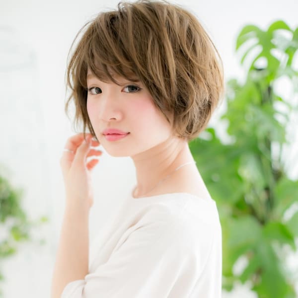 パールベージュ×ふわふわボブショート|浅草 髪質改善サロン Ele. 個室美容院【エル】