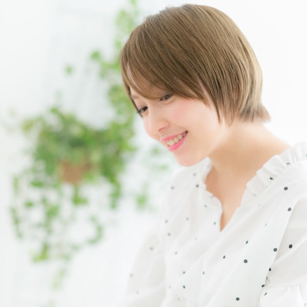 斜めバング☆金髪ボブショートg|浅草 髪質改善サロン Ele. 個室美容院【エル】