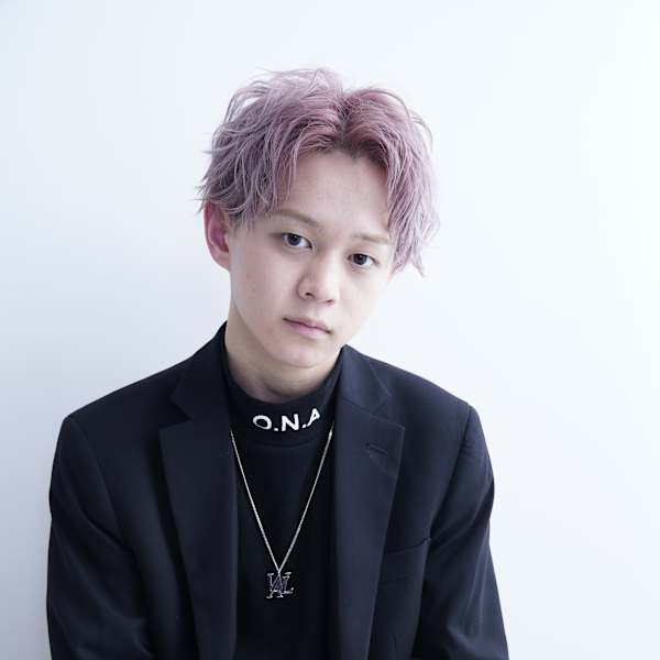 センターパートアップバング