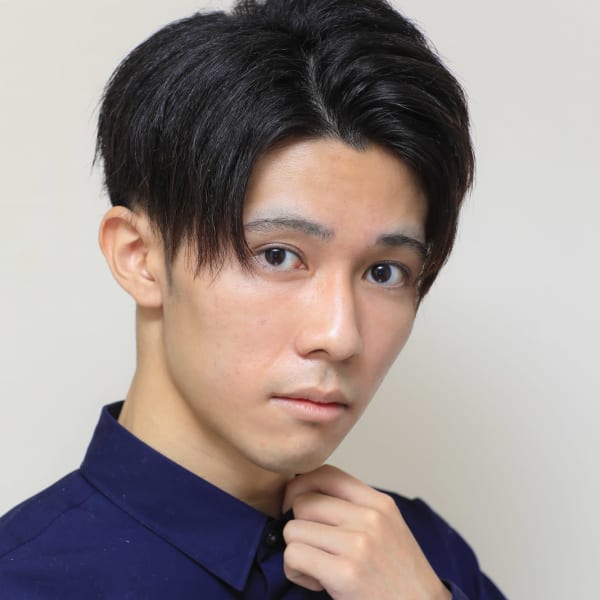 爽やかアップバングツーブロックショート