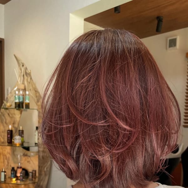 ピンクブラウンカラーで大人の甘めスタイル