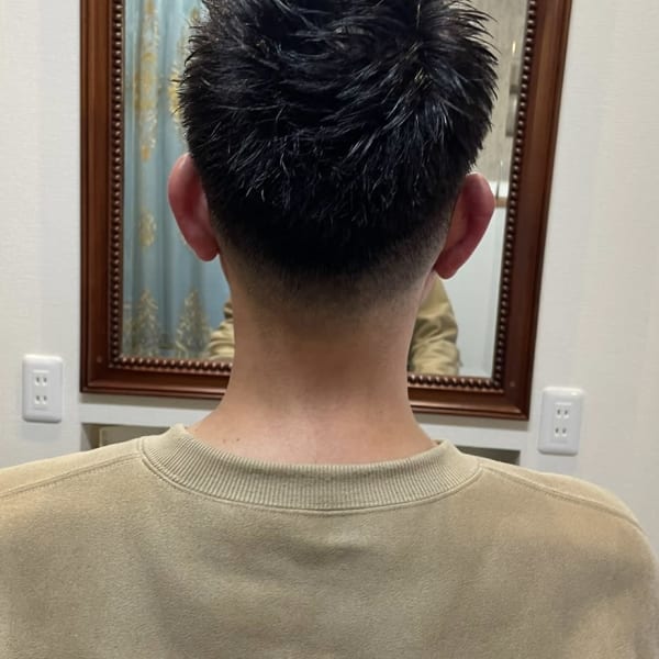 グラデーションでスッキリ刈り上げ、オーガニックヘアカラー