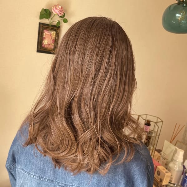 明るい白髪染めでエレガントヘアー