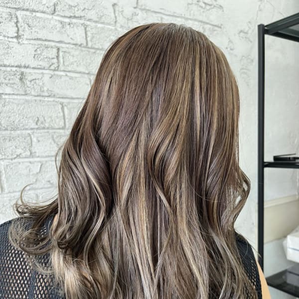 30.40代白髪ぼかしハイライトグレーベージュ|prize 池袋【プライズ】池袋西口店