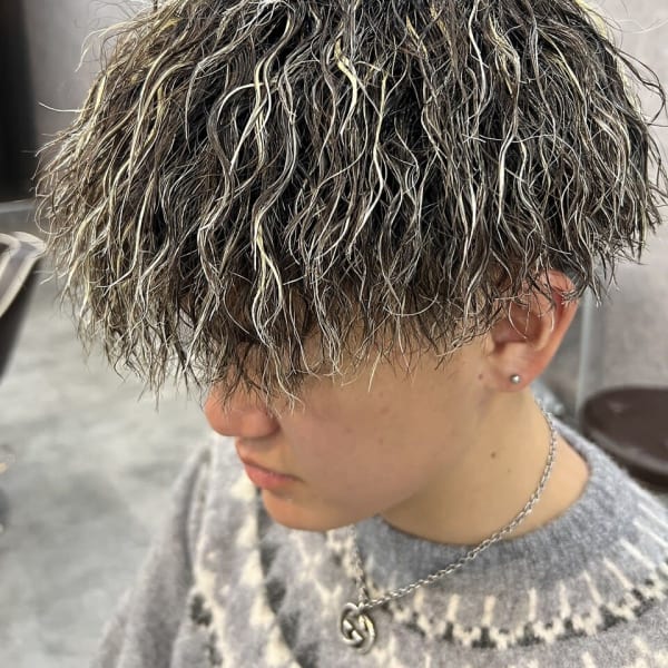 ハイライト+縦落ちツイストスパイラルパーマ|RISE 新小岩店