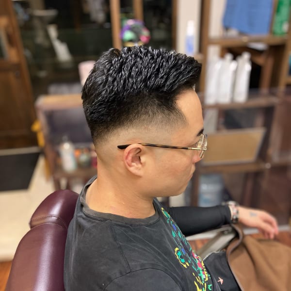 サイドパートスキンフェードアイロンパーマ