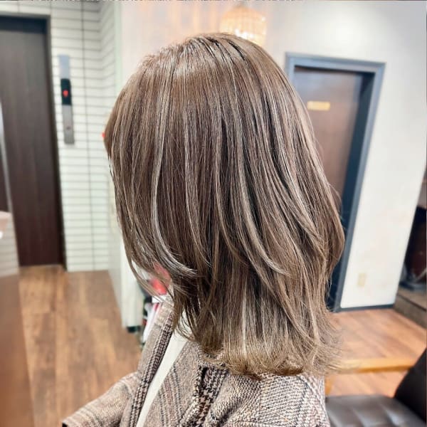 ウルフカットレイヤーカット/グレーベージュ/【吉祥寺・銀座】|Lila by AFLOAT