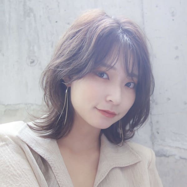 外ハネミディアム×透明感カラー　前髪|JENNIE by Menon