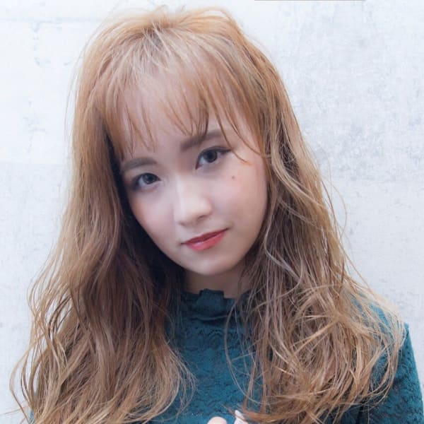 ことりベージュ　小顔　グラデーションカラー　ロングウェーブ