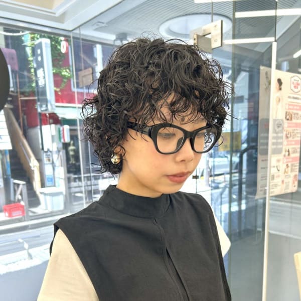 レイヤーカット/スパイラルパーマ/ウェットヘア|Brown