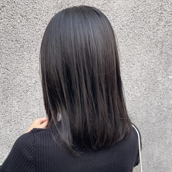 黒髪ツヤ感ミディアム