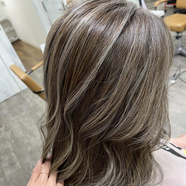 白髪ぼかしハイライト20代30代40代¥16500【池袋】|prize Iris 池袋【プライズ アイリス】池袋駅東口店