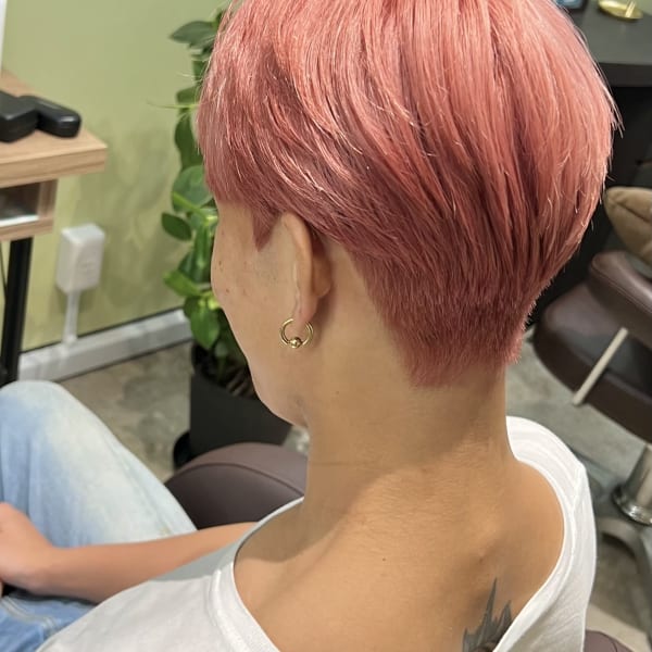 ハイトーン　メンズ　カラー　ブリーチ　オレンジ　ピンク　髪型