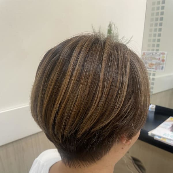 ショートボブとハイライト