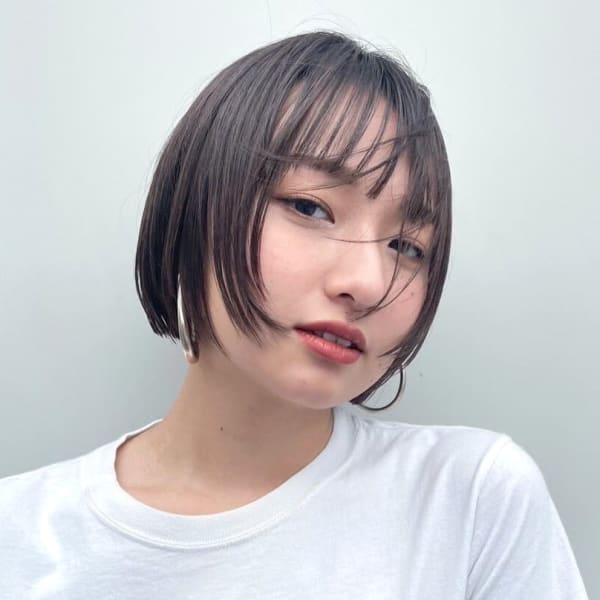 ミニボブ　顔周りレイヤーカット　グレージュ　透明感カラー