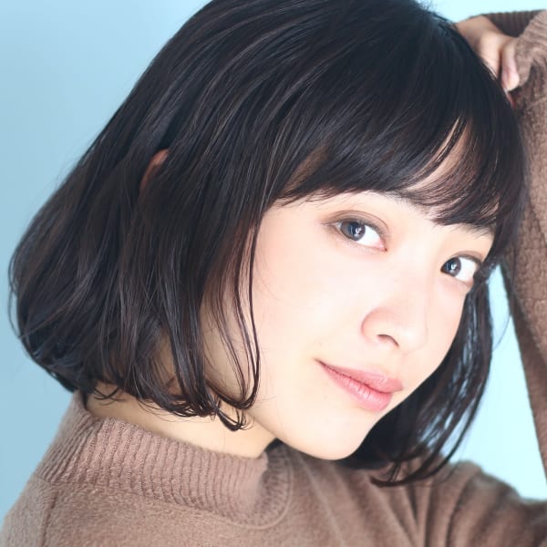 40代デザインカラーオリーブベージュ小顔レイヤーボブ