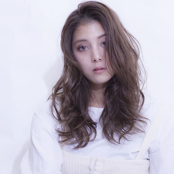 黒髪　グレージュ　ミディアムレイヤー　前髪