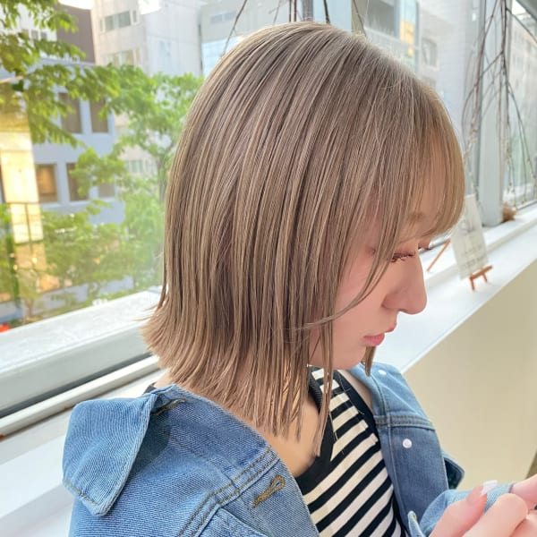 【SOLVER 佐藤】ハイトーンベージュ外はねボブ