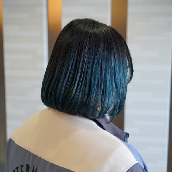 グラデーションカラー×ネイビーブルー　