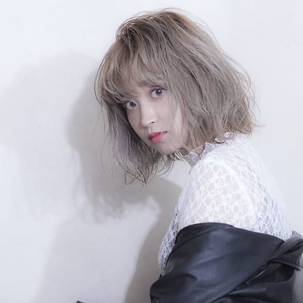 ホワイトベージュ ウェットヘア レイヤーカット