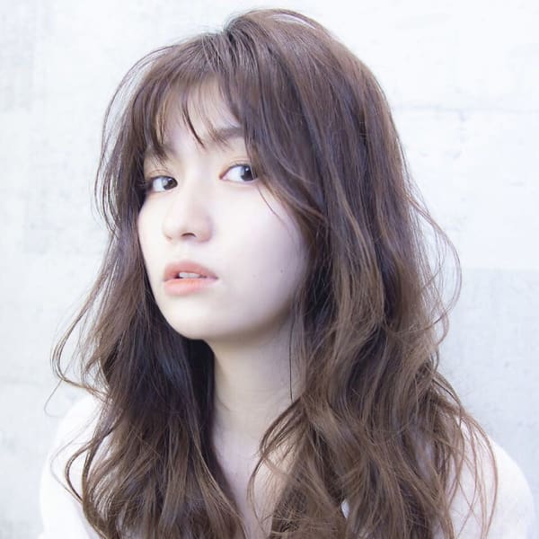 レイヤーカット オリーブベージュ ウェットヘア セミディ