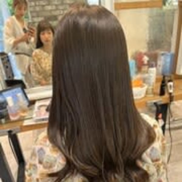 オリーブベージュ
