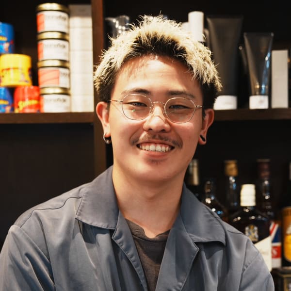 HIRO GINZA BARBER SHOP 川崎【ヒロギンザ バーバーショップ カワサキ】のスタッフ紹介。海老原コウ