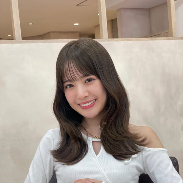 オンブレ　グレージュカラー　オリーブベージュ　くびれミディ