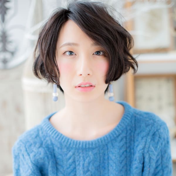 抜け感アシンメトリー前下がり小顔ミニボブ アッシュブラック