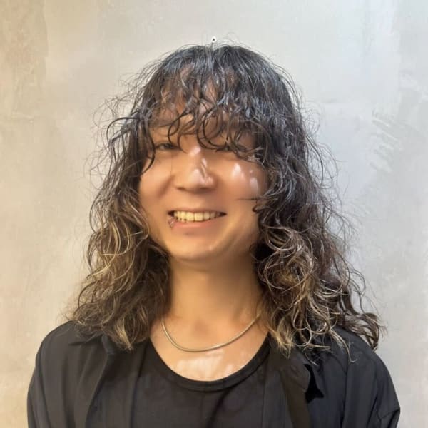 Zina 渋谷駅前 髪質改善&トリートメント&艶髪【ジーナ】【ジーナ シブヤエキマエ カミシツカイゼン トリートメント ツヤガミ】のスタッフ紹介。片島 蓮 【渋谷】